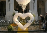 Cuore gigante con palloncini